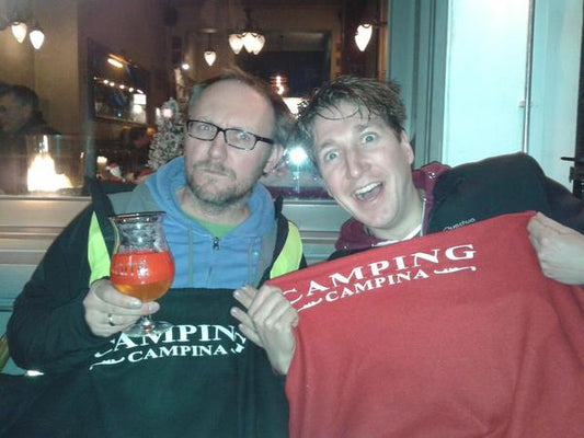 Het nieuwe jaar werd even ernstig als vrolijk ingezet, op een terraske in januari...